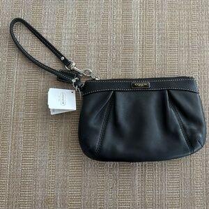 NWT Coach Leather Pleated Medium Wristlet - Black
